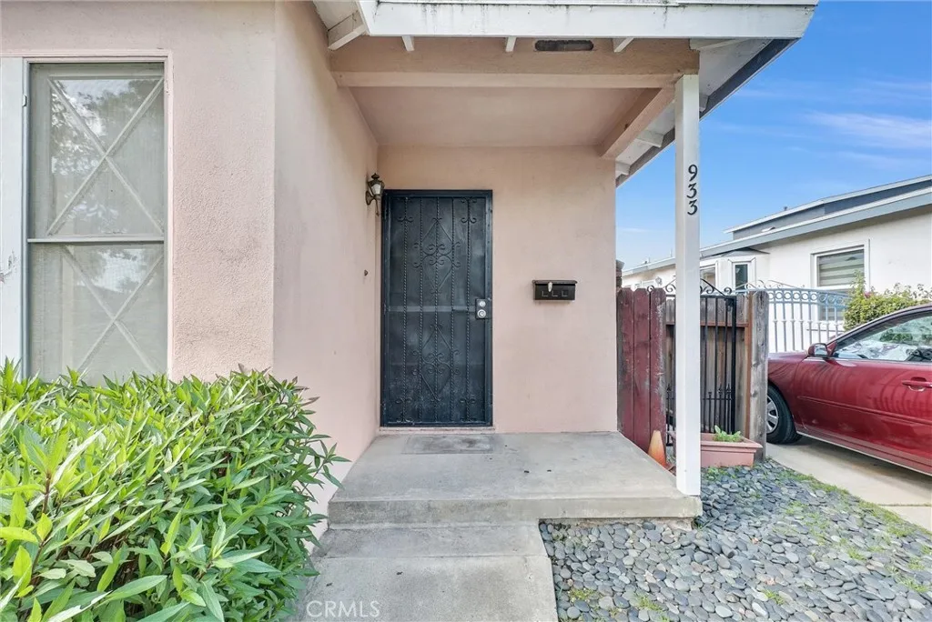 933 King Avenue, Wilmington, California 90744 home-pic-3