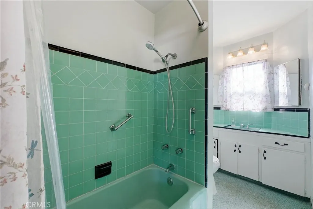 933 King Avenue, Wilmington, California 90744 home-pic-14