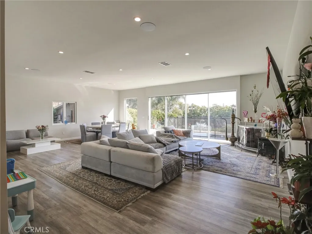 4148 Camino De La Cumbre, Sherman Oaks, California 91423 home-pic-11