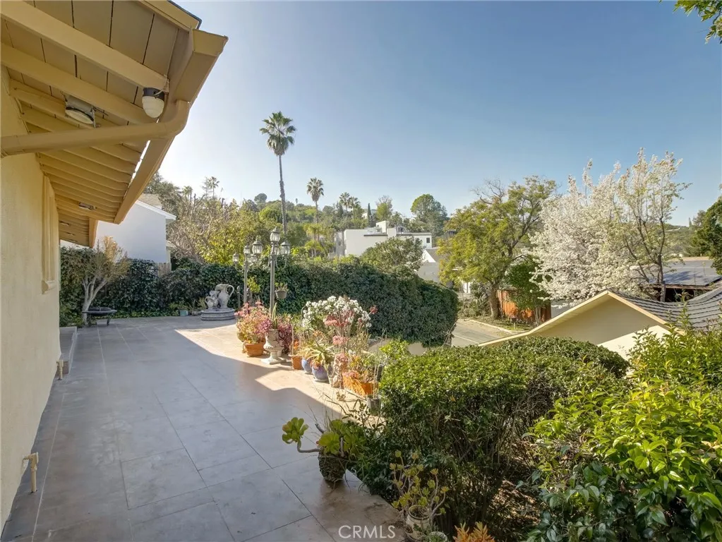 4148 Camino De La Cumbre, Sherman Oaks, California 91423 home-pic-6