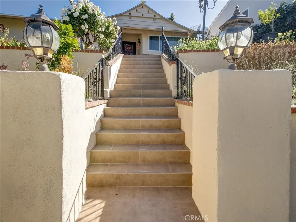 4148 Camino De La Cumbre, Sherman Oaks, California 91423 home-pic-3