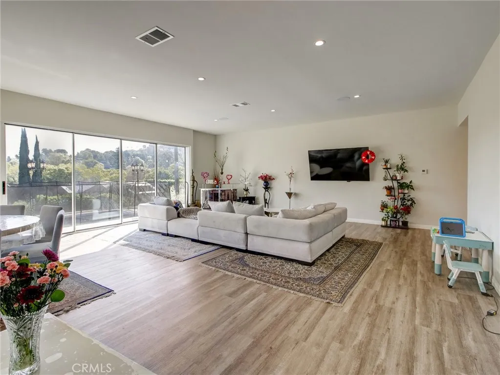 4148 Camino De La Cumbre, Sherman Oaks, California 91423 home-pic-19