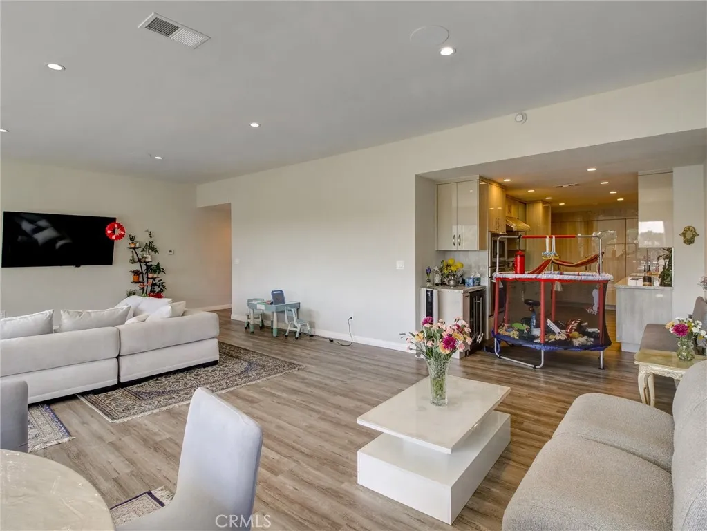 4148 Camino De La Cumbre, Sherman Oaks, California 91423 home-pic-18