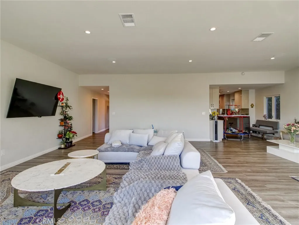 4148 Camino De La Cumbre, Sherman Oaks, California 91423 home-pic-14