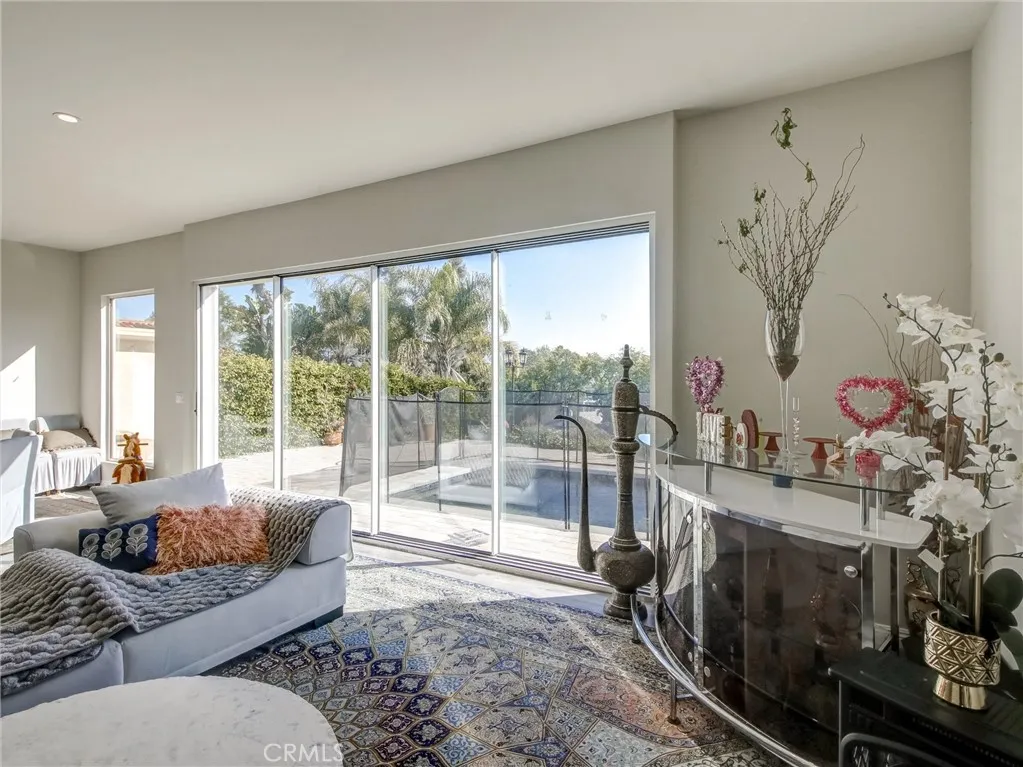 4148 Camino De La Cumbre, Sherman Oaks, California 91423 home-pic-12
