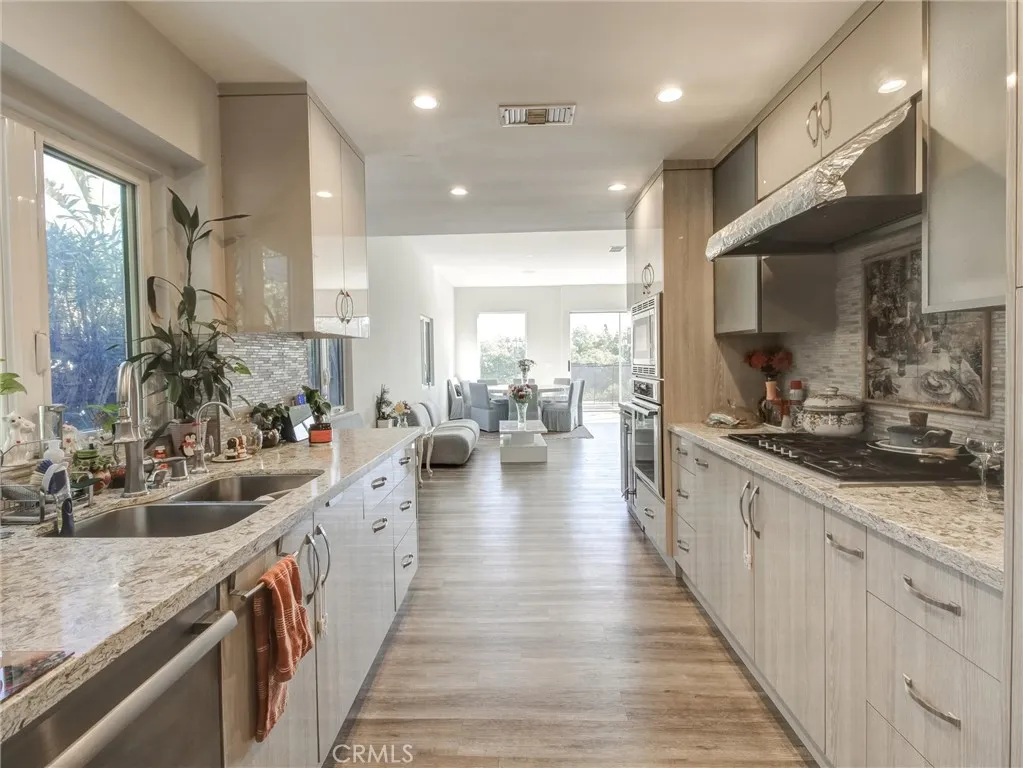 4148 Camino De La Cumbre, Sherman Oaks, California 91423 home-pic-26