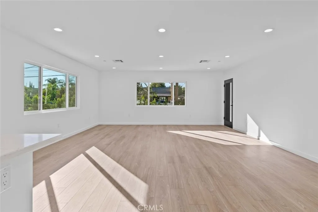 6842 Cedros Avenue, Van Nuys, California 91405 home-pic-9