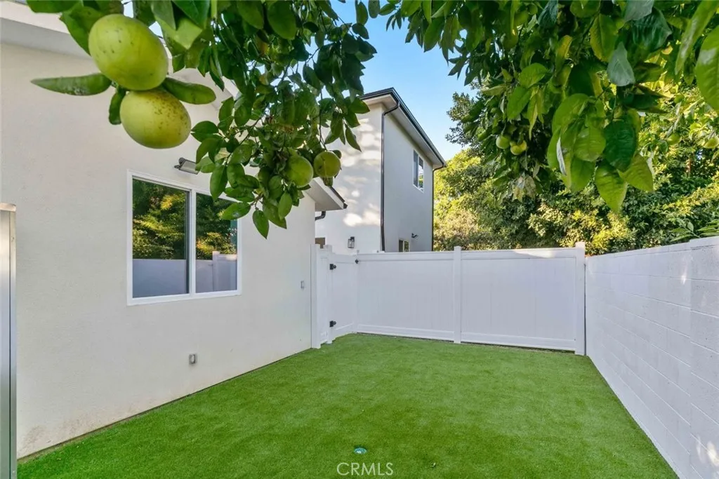 6842 Cedros Avenue, Van Nuys, California 91405 home-pic-44