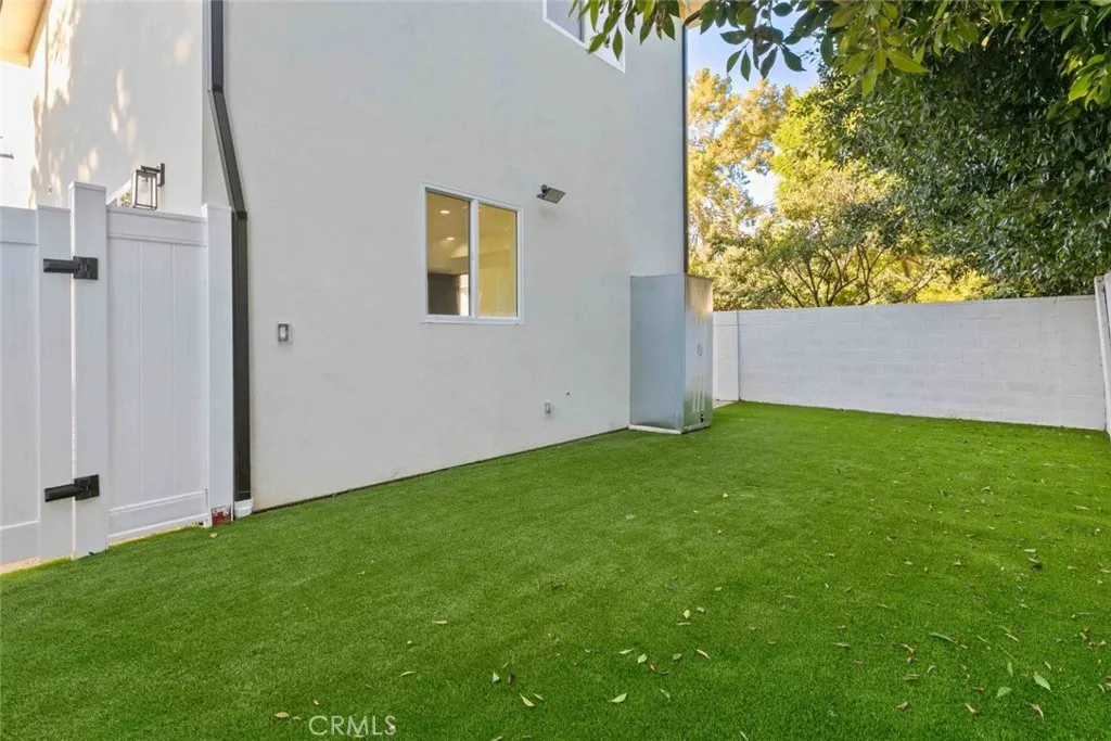 6842 Cedros Avenue, Van Nuys, California 91405 home-pic-73