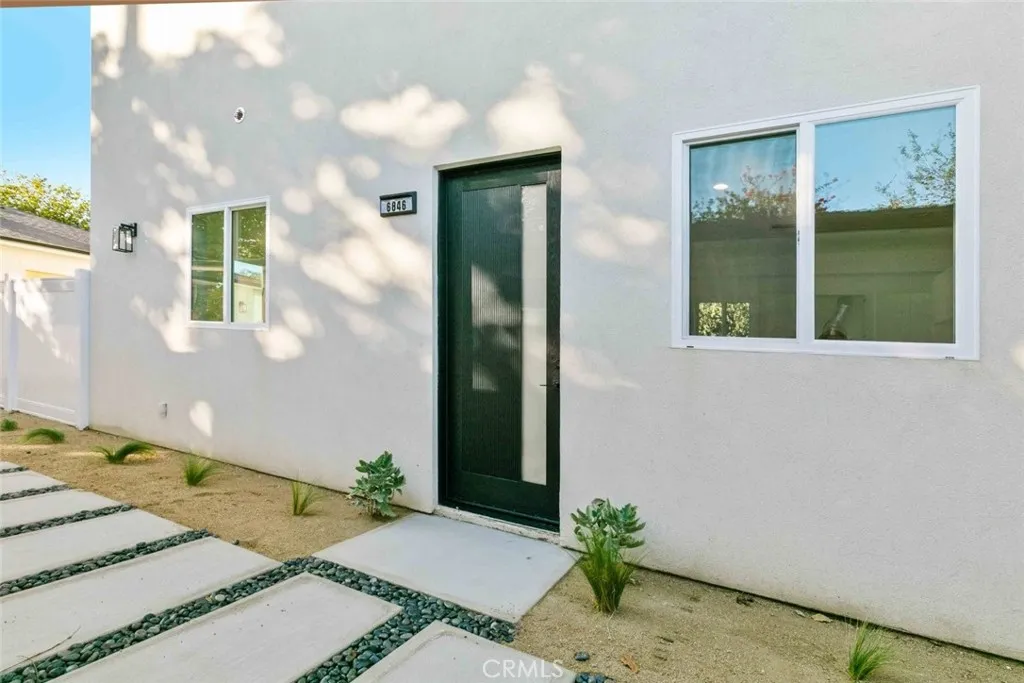 6842 Cedros Avenue, Van Nuys, California 91405 home-pic-50