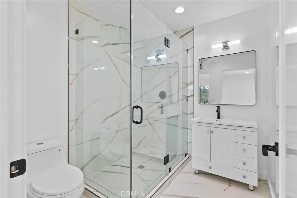 6842 Cedros Avenue, Van Nuys, California 91405 home-pic-19