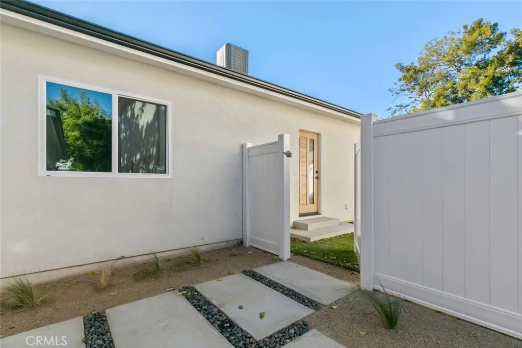 6842 Cedros Avenue, Van Nuys, California 91405 home-pic-30