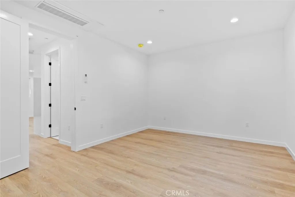 6842 Cedros Avenue, Van Nuys, California 91405 home-pic-42