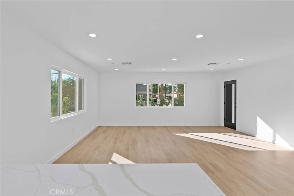 6842 Cedros Avenue, Van Nuys, California 91405 home-pic-13