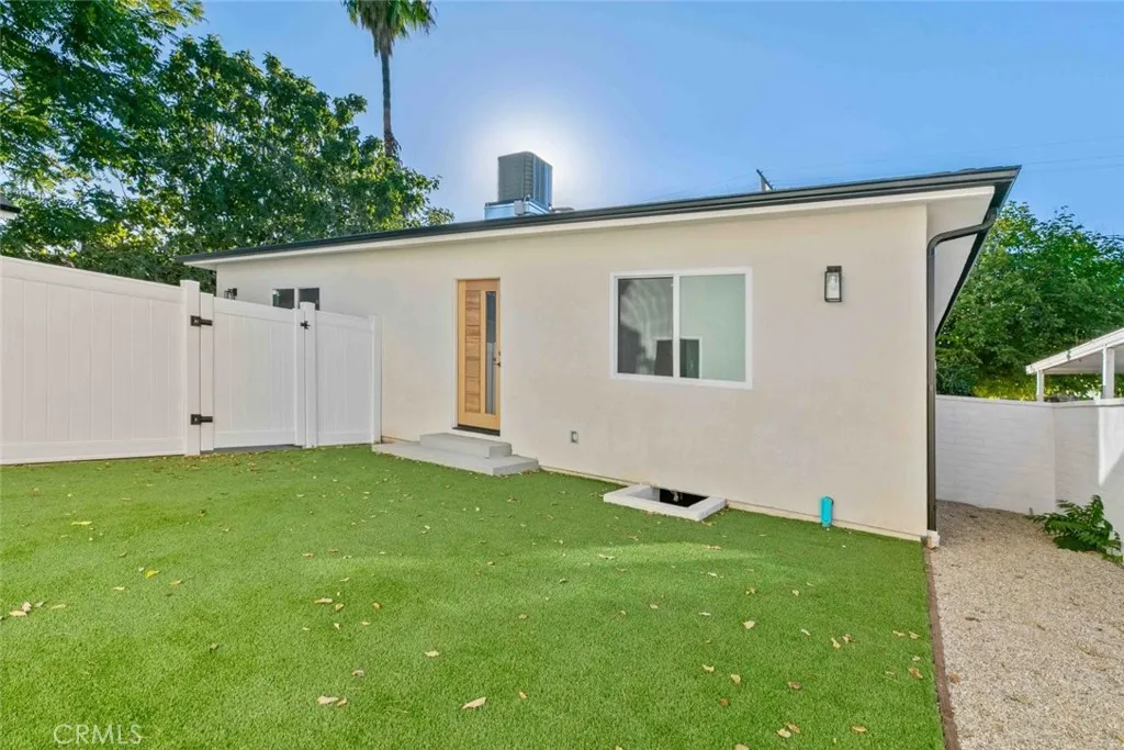 6842 Cedros Avenue, Van Nuys, California 91405 home-pic-25