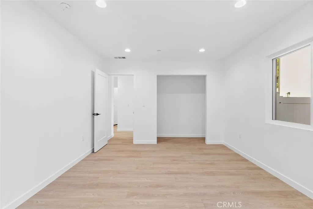 6842 Cedros Avenue, Van Nuys, California 91405 home-pic-22