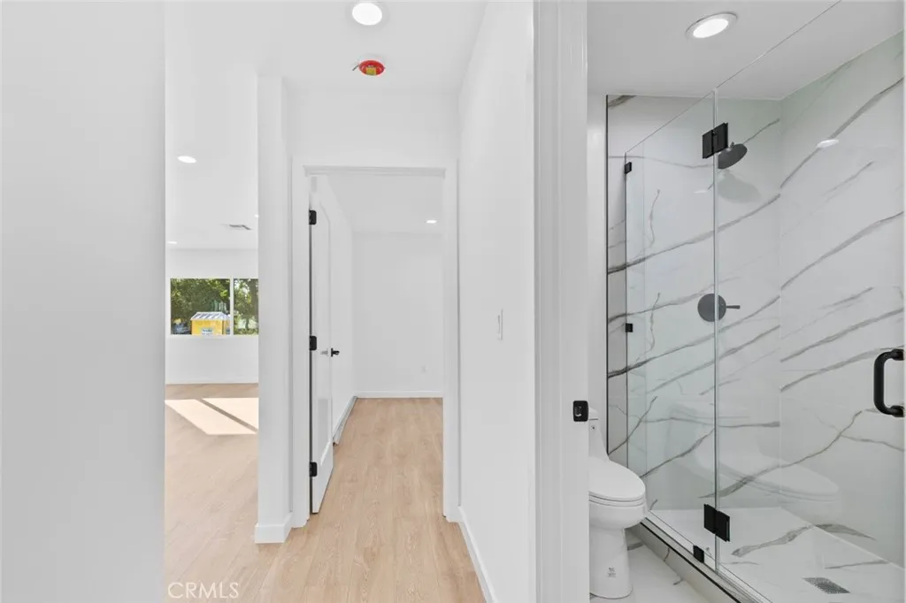 6842 Cedros Avenue, Van Nuys, California 91405 home-pic-18
