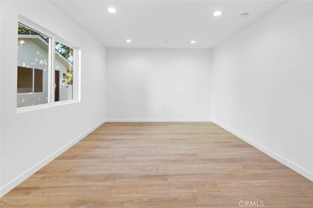 6842 Cedros Avenue, Van Nuys, California 91405 home-pic-23