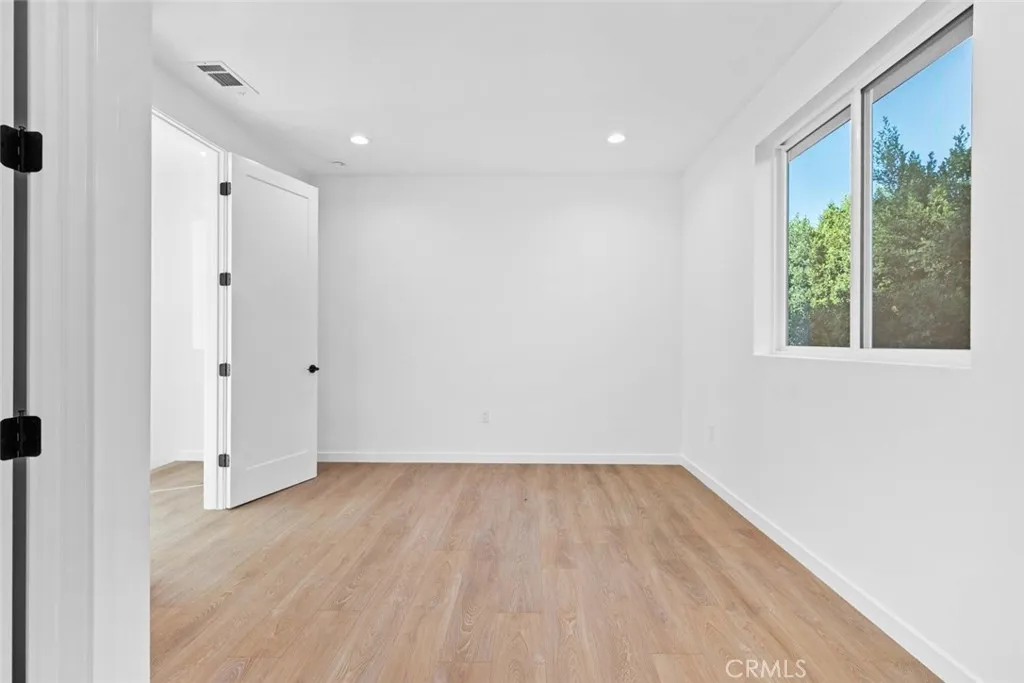 6842 Cedros Avenue, Van Nuys, California 91405 home-pic-64