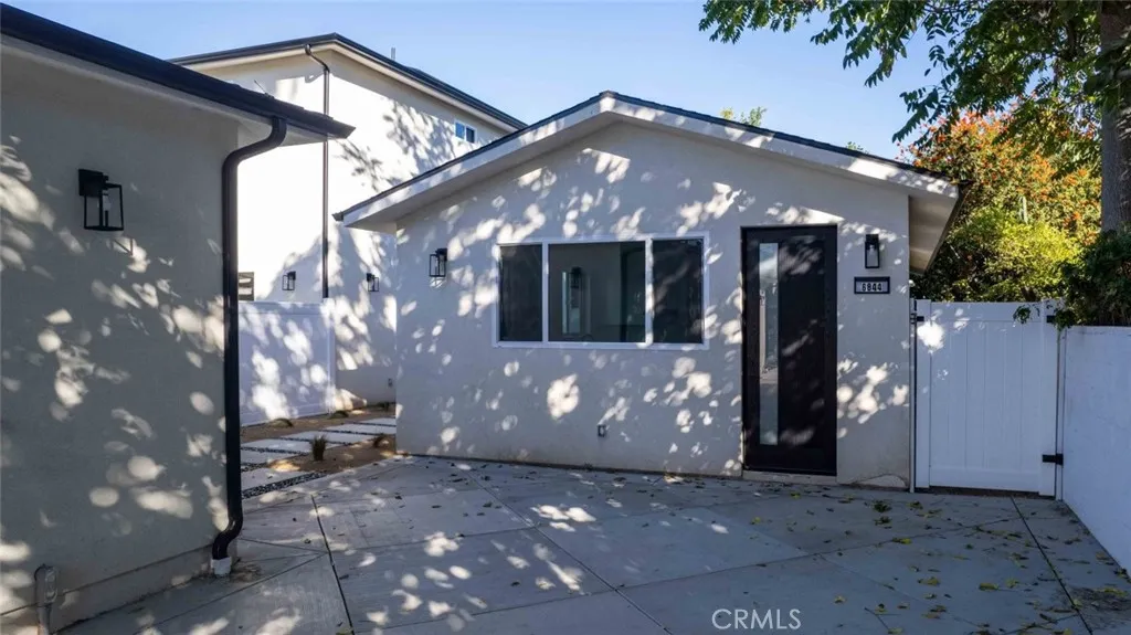 6842 Cedros Avenue, Van Nuys, California 91405 home-pic-46