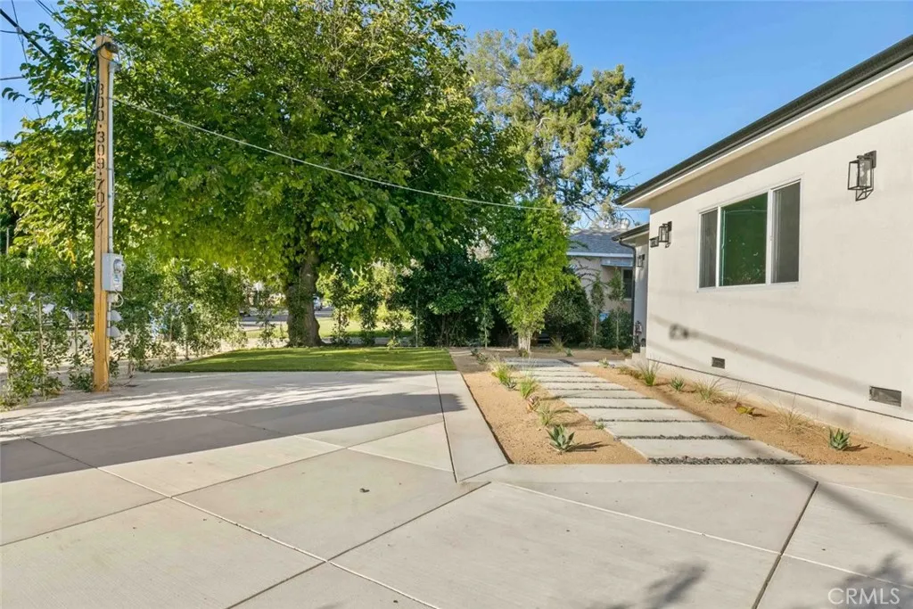 6842 Cedros Avenue, Van Nuys, California 91405 home-pic-29