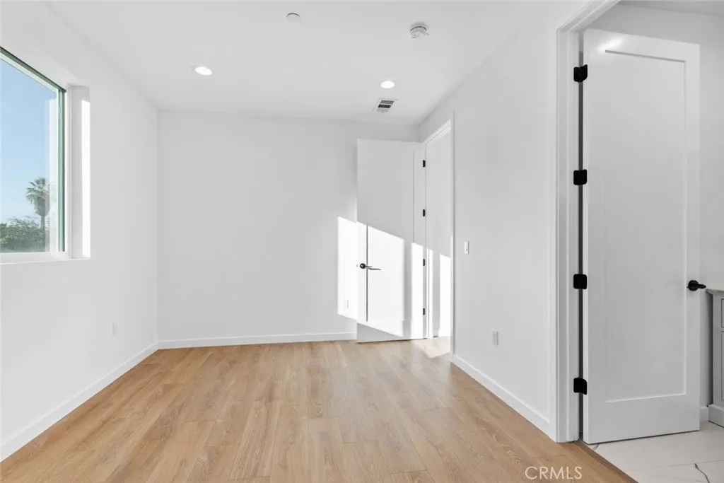6842 Cedros Avenue, Van Nuys, California 91405 home-pic-69