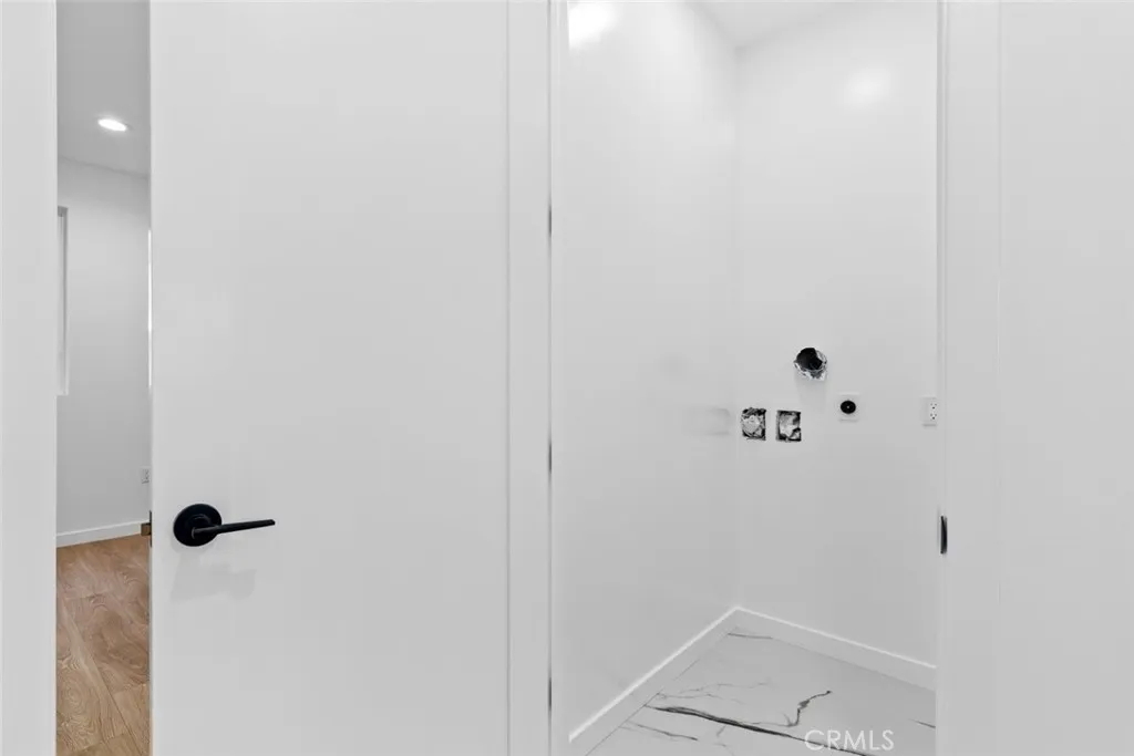 6842 Cedros Avenue, Van Nuys, California 91405 home-pic-39