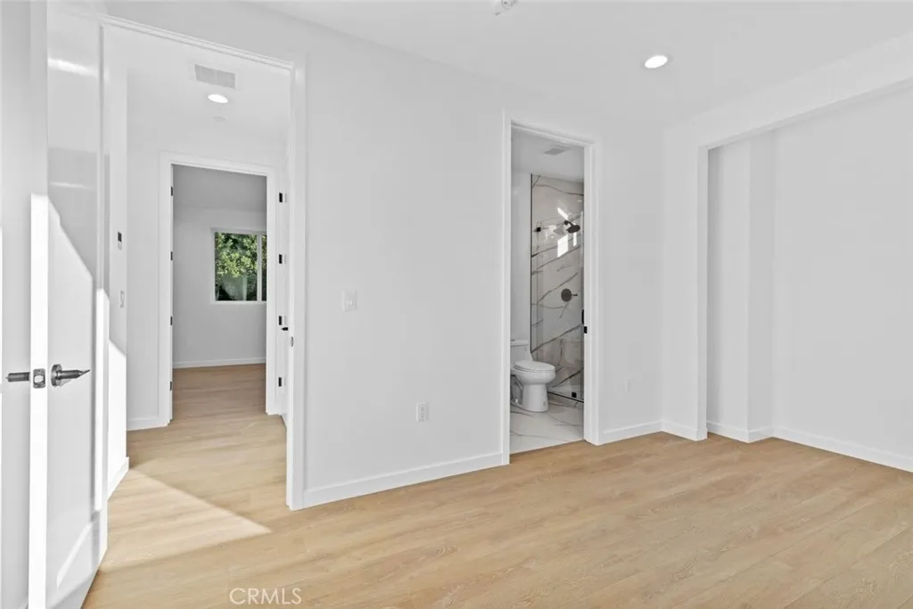 6842 Cedros Avenue, Van Nuys, California 91405 home-pic-68