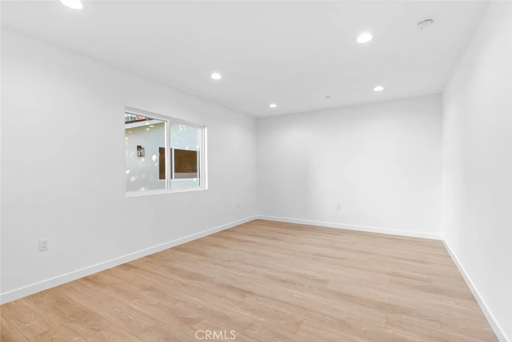 6842 Cedros Avenue, Van Nuys, California 91405 home-pic-24