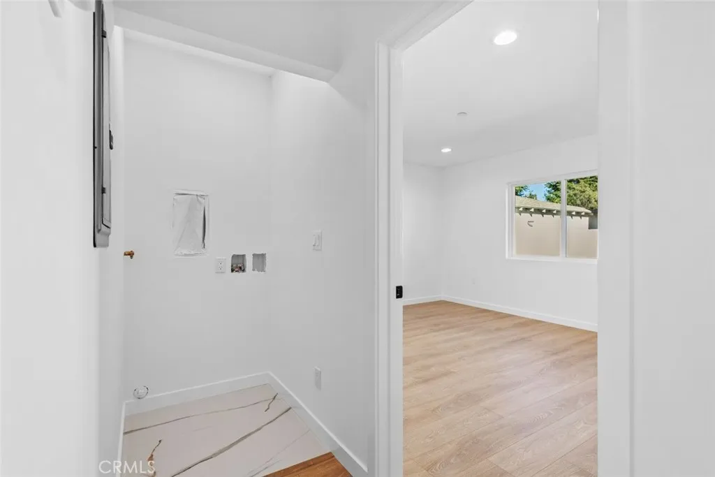 6842 Cedros Avenue, Van Nuys, California 91405 home-pic-21