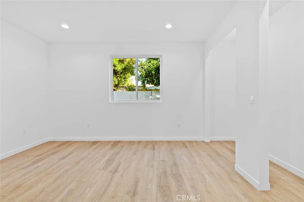 6842 Cedros Avenue, Van Nuys, California 91405 home-pic-40