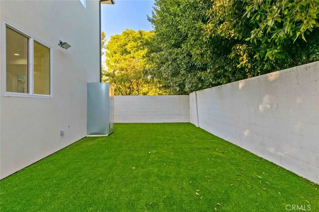 6842 Cedros Avenue, Van Nuys, California 91405 home-pic-72