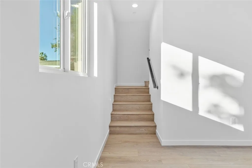 6842 Cedros Avenue, Van Nuys, California 91405 home-pic-59