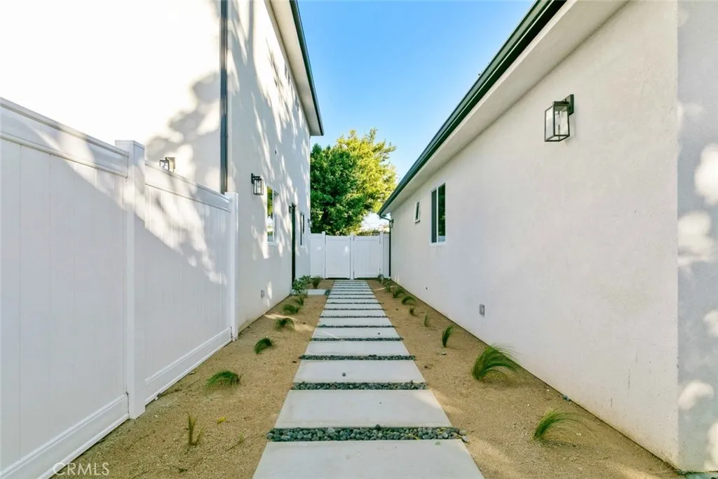 6842 Cedros Avenue, Van Nuys, California 91405 home-pic-51