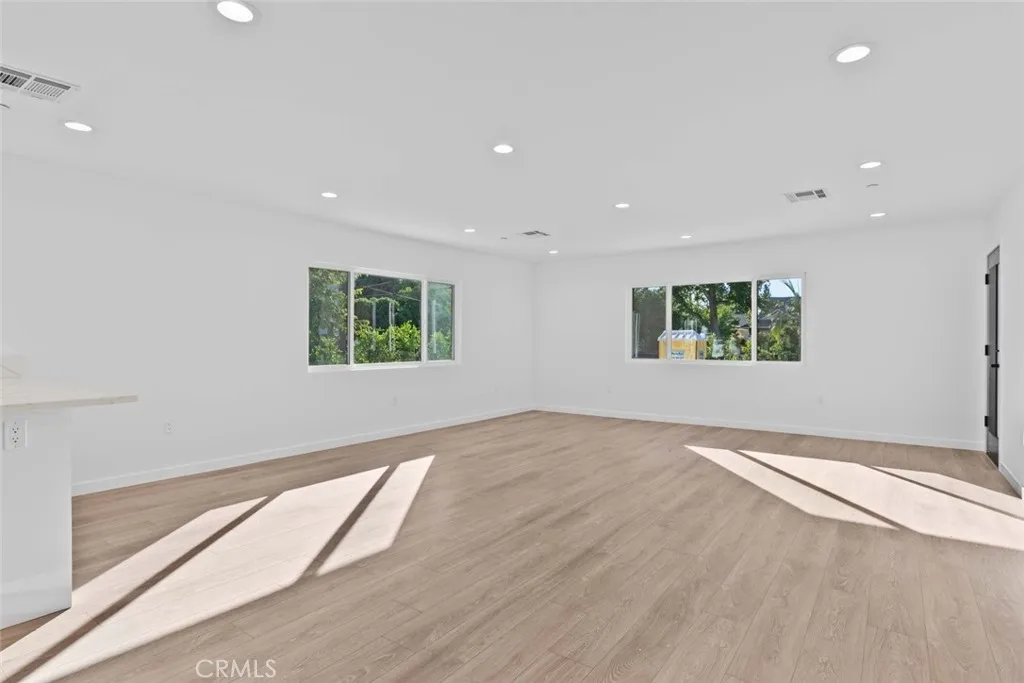6842 Cedros Avenue, Van Nuys, California 91405 home-pic-12
