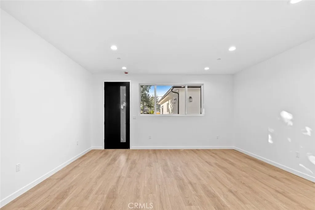 6842 Cedros Avenue, Van Nuys, California 91405 home-pic-36