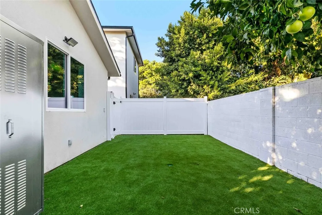 6842 Cedros Avenue, Van Nuys, California 91405 home-pic-43