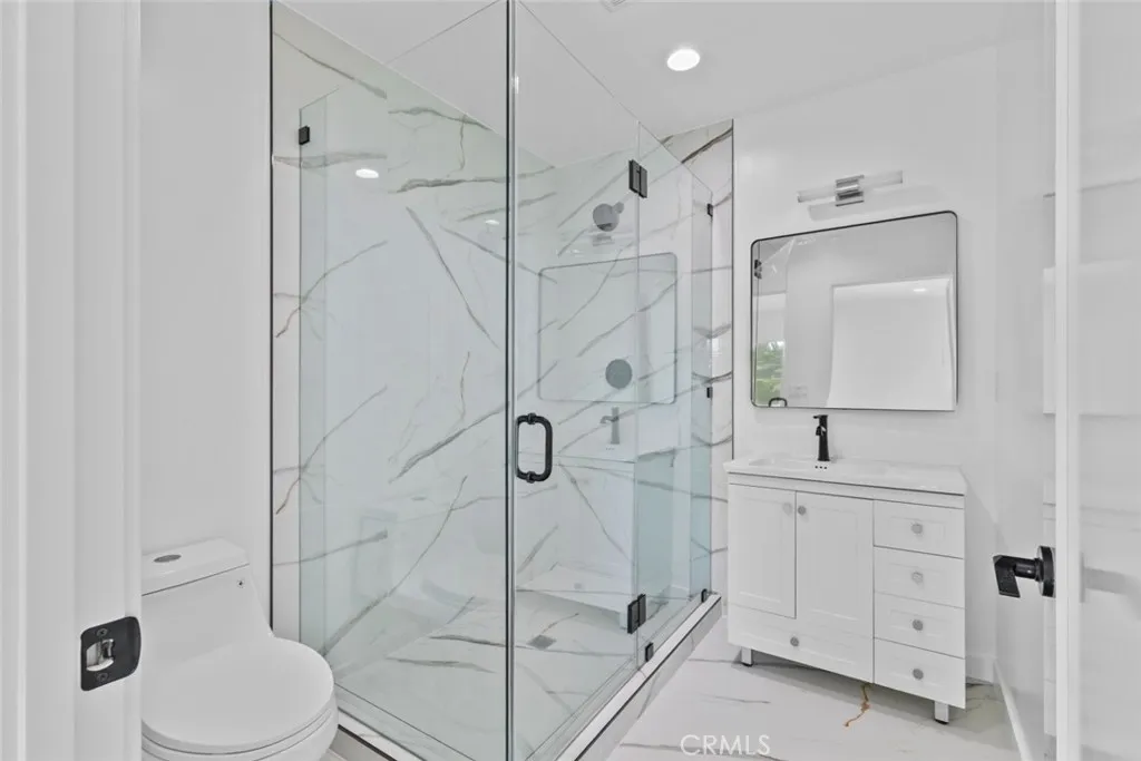 6842 Cedros Avenue, Van Nuys, California 91405 home-pic-14