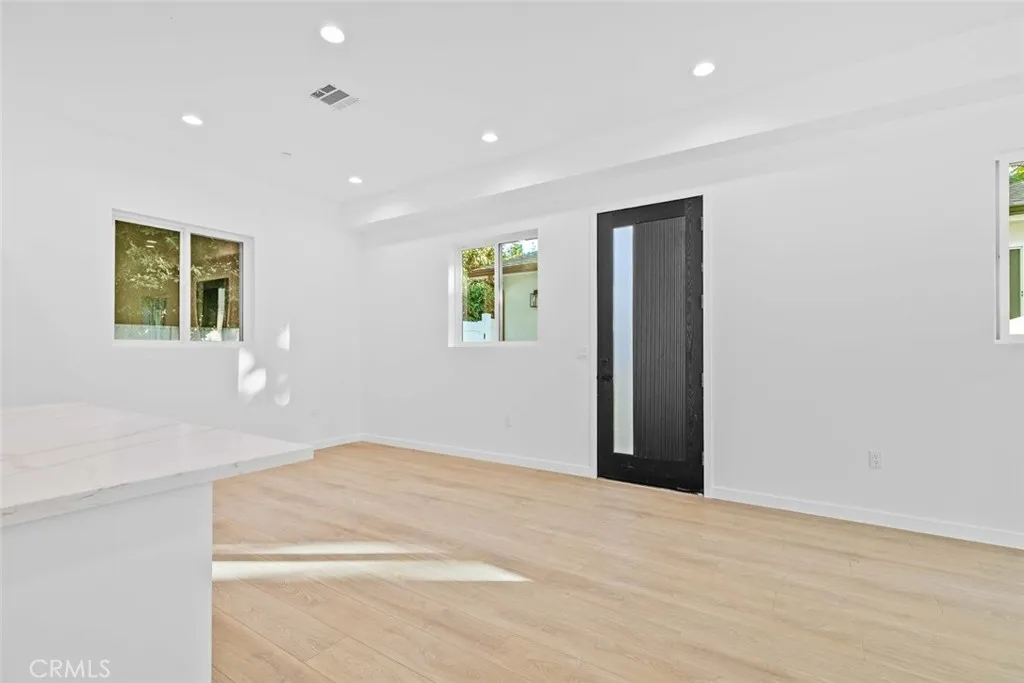 6842 Cedros Avenue, Van Nuys, California 91405 home-pic-52