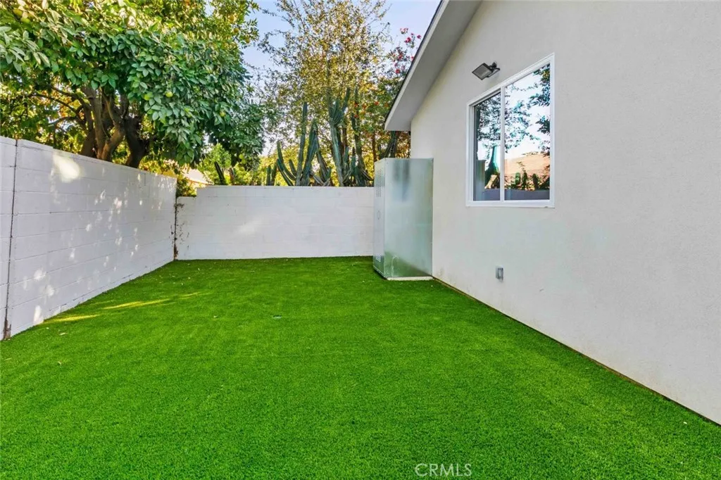 6842 Cedros Avenue, Van Nuys, California 91405 home-pic-45