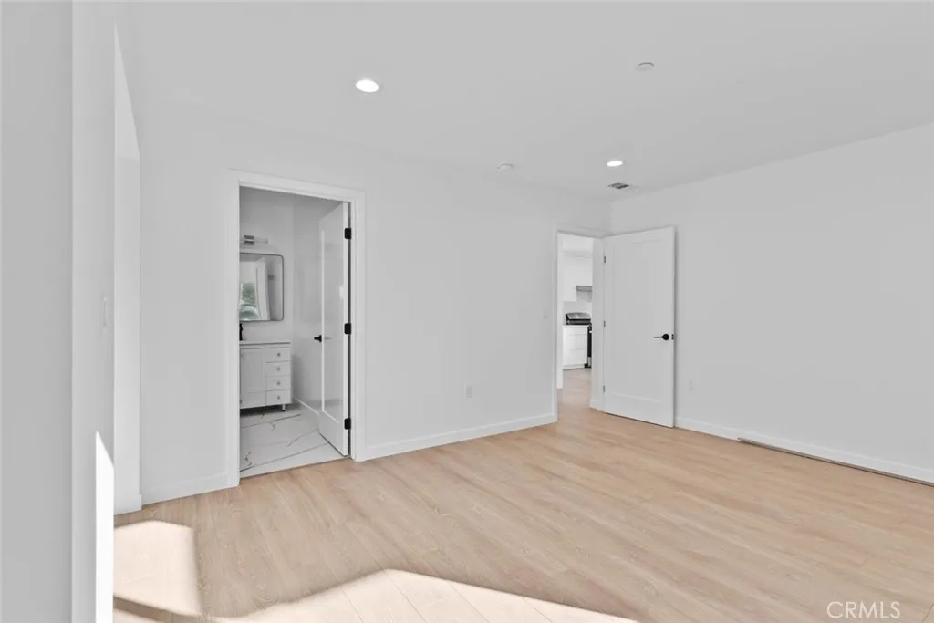 6842 Cedros Avenue, Van Nuys, California 91405 home-pic-20