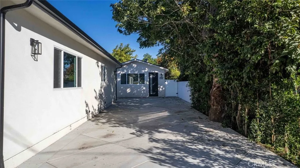 6842 Cedros Avenue, Van Nuys, California 91405 home-pic-47
