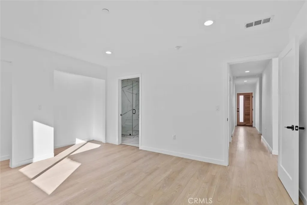 6842 Cedros Avenue, Van Nuys, California 91405 home-pic-17
