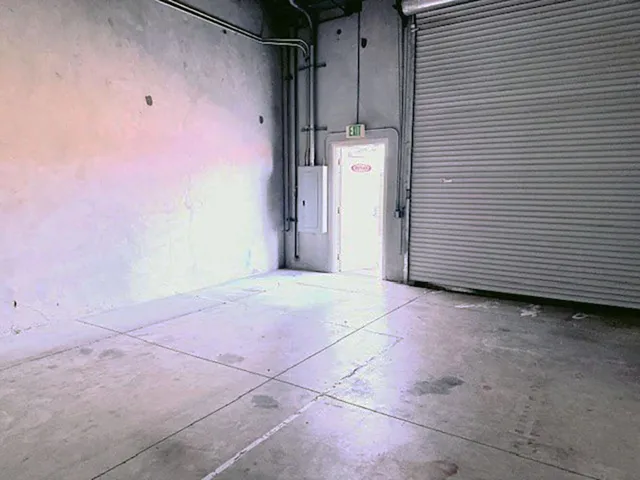 Warehouse with Roll Up and Door