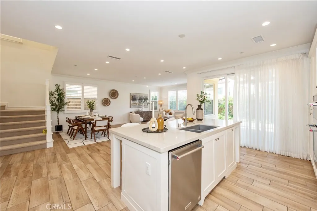 111 Omar, Irvine, California 92620 home-pic-9