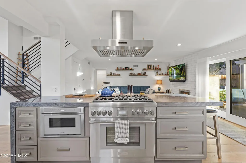 854 Lindawood Street, Newbury Park, California 91320 home-pic-2