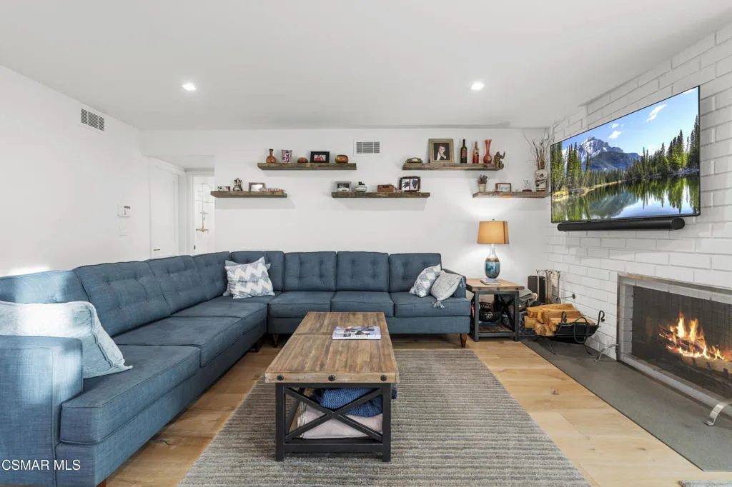 854 Lindawood Street, Newbury Park, California 91320 home-pic-15