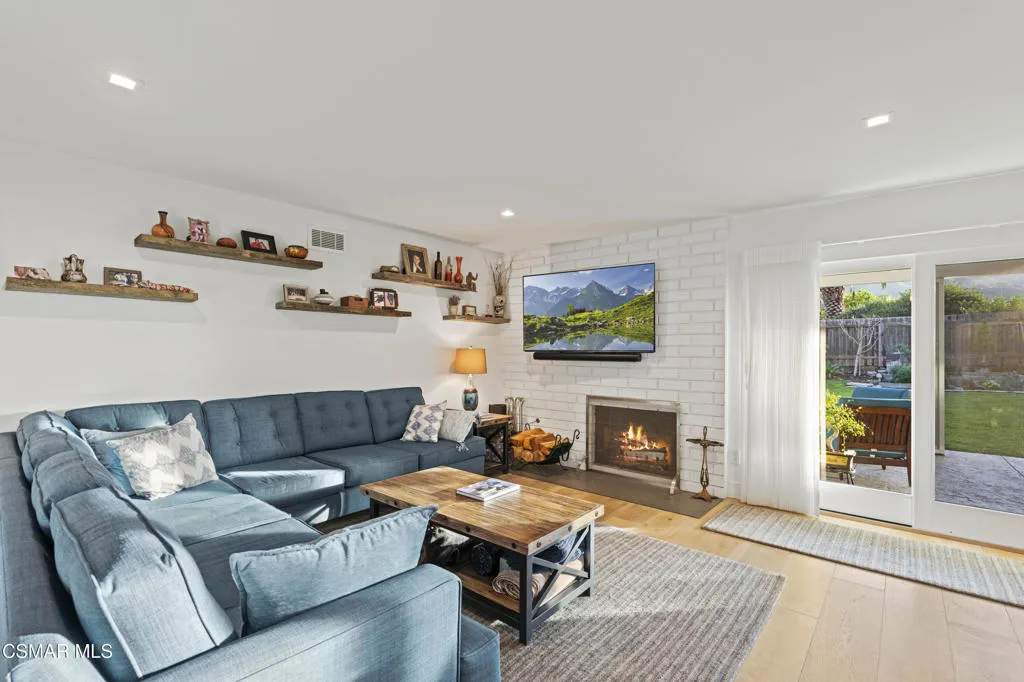 854 Lindawood Street, Newbury Park, California 91320 home-pic-16
