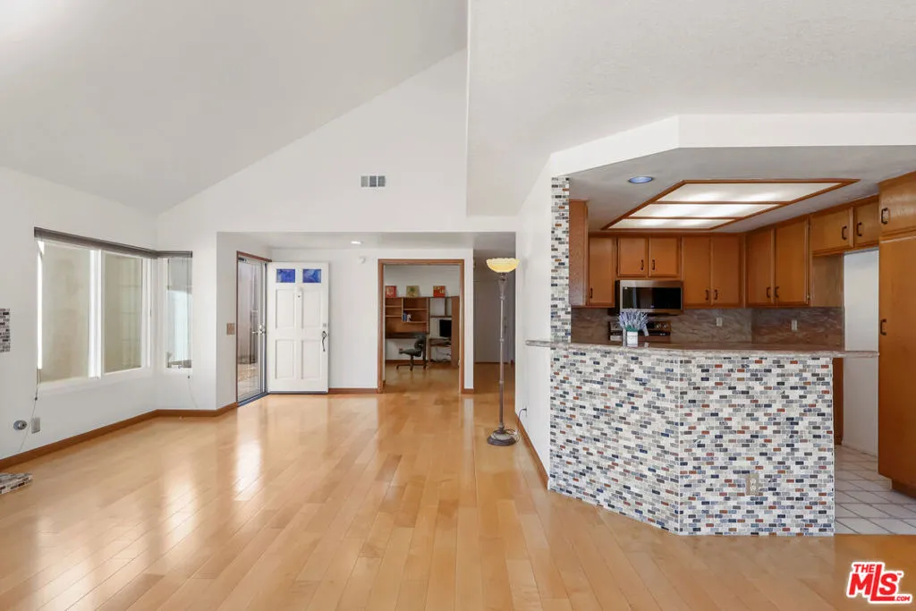 8821 Penridge Place, Inglewood, California 90305 home-pic-8
