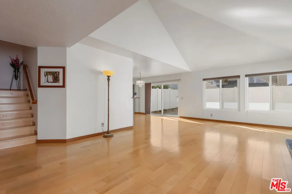 8821 Penridge Place, Inglewood, California 90305 home-pic-6